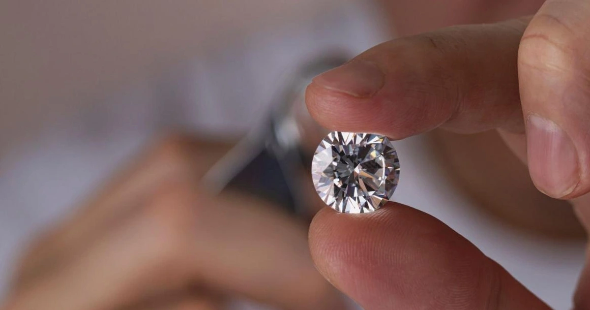 Độ sáng và khả năng phản chiếu ánh sáng của đá moissanite là gì