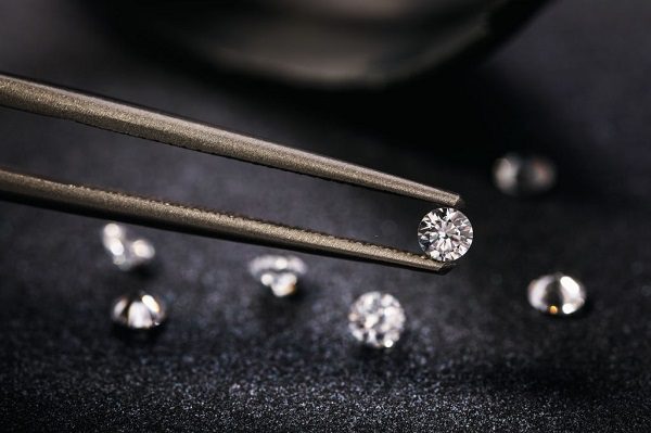 Moissanite giá bao nhiêu? Kiểm định quốc tế Moissanite GRA