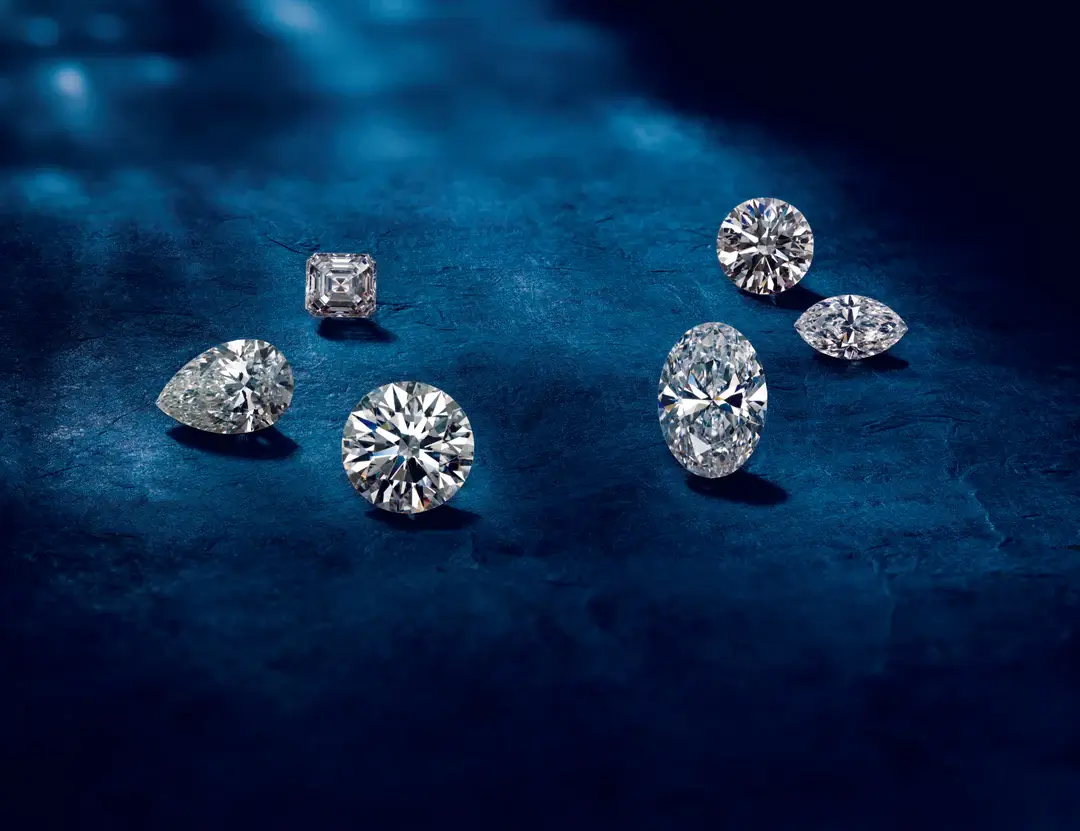 Moissanite là một loại đá quý nhân tạo được sản xuất thay thế cho kim cương